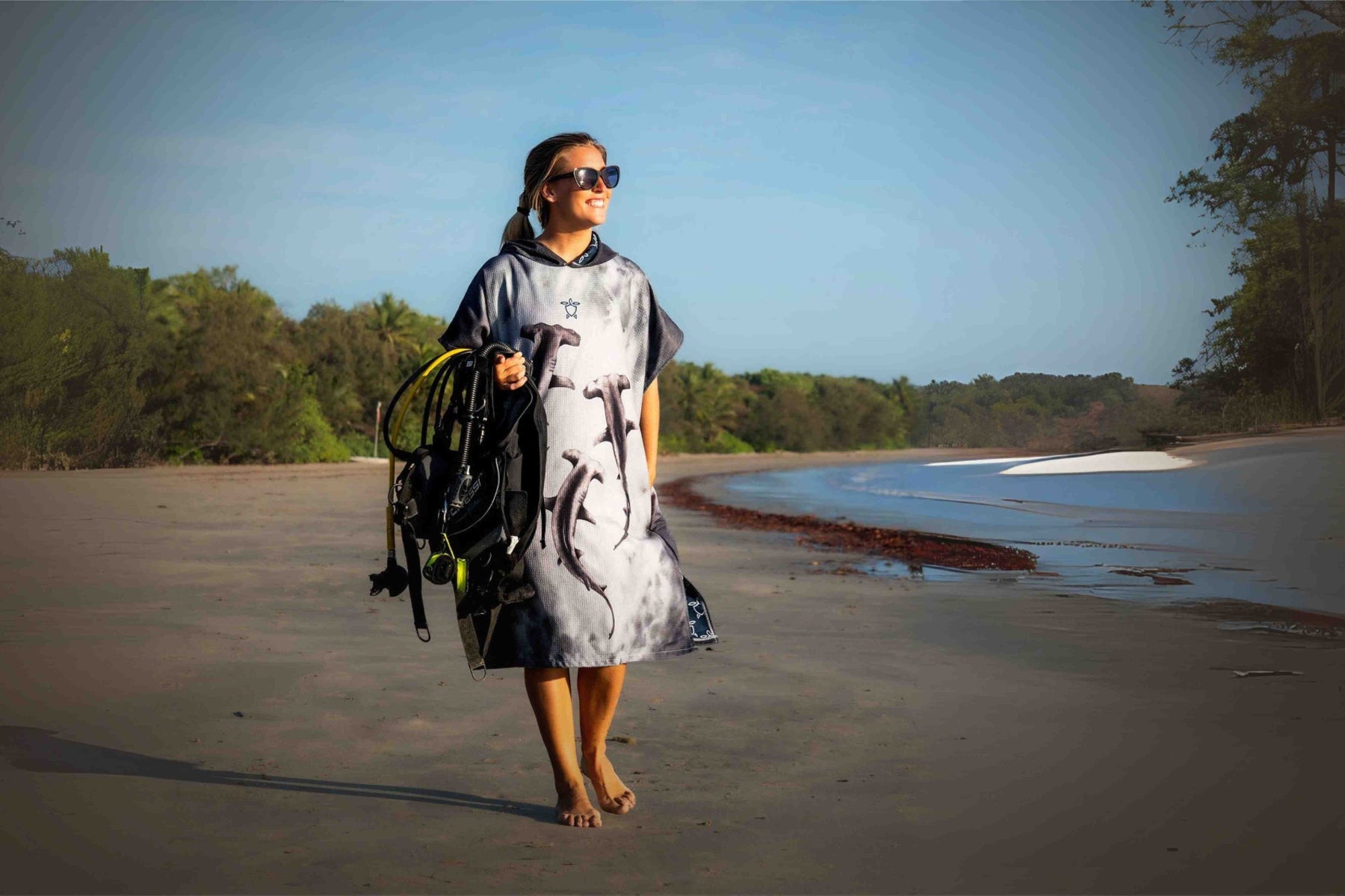 Poncho towel with hammerhead print